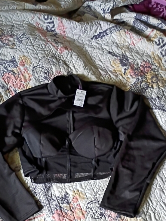 Tops - Black Women's Long-Sleeve Cropped Jacket with Structured Bust